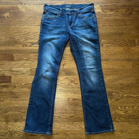 Old Navy -Diva Low Rise, Boot Cut, Medium Wash Jeans - Size 6 Regular - Picture 1 of 11